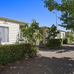 Deluxe Two-Bedroom 2 Couples Cabin